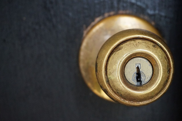 door-640x480-8690399.jpeg