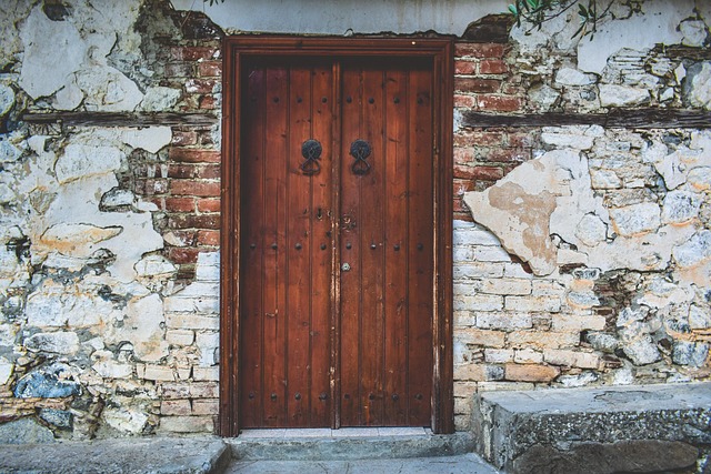 door-640x480-88156302.jpeg