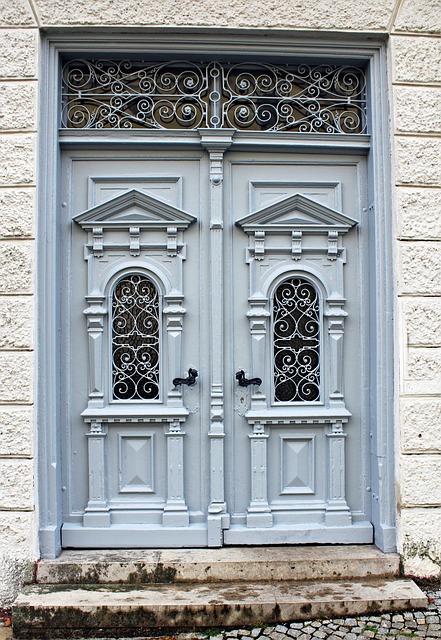 Fire-Resistant Doors: Safety, Materials, & Optimal Installation Guide