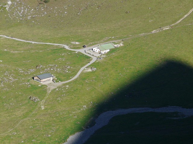 driveway-640x480-322608.jpeg