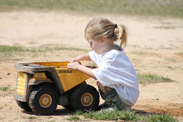 dump-truck-640x480-85983660.jpeg