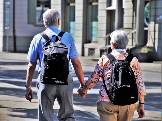 elder-people-senior-640x480-53161306.jpeg