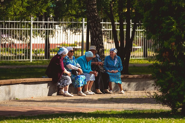 elder-people-senior-counseling-fraud-640x480-99245742.jpeg
