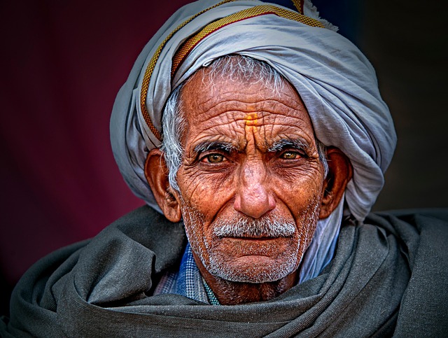 elder-people-senior-tax-640x480-15382002.jpeg