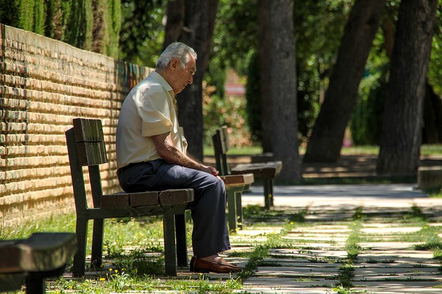 elderly-person-640x480-21361178.jpeg