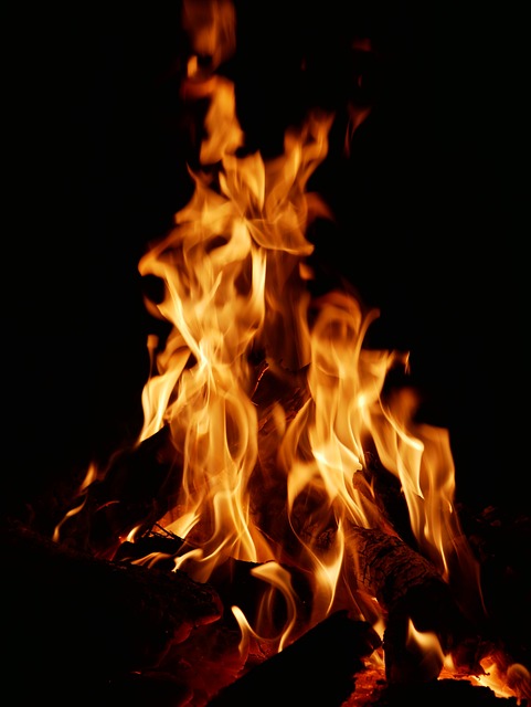 fire-pit-fire-place-640x480-13616037.jpeg