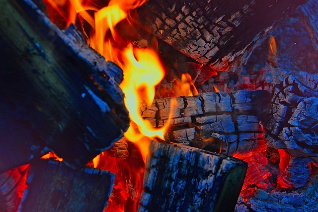 fire-pit-fire-place-640x480-72897114.jpeg