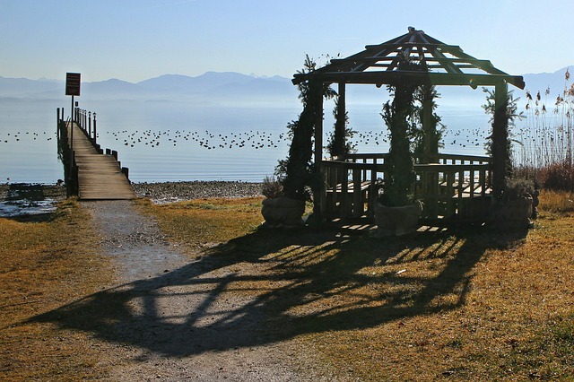 gazebo-640x480-83318051.jpeg