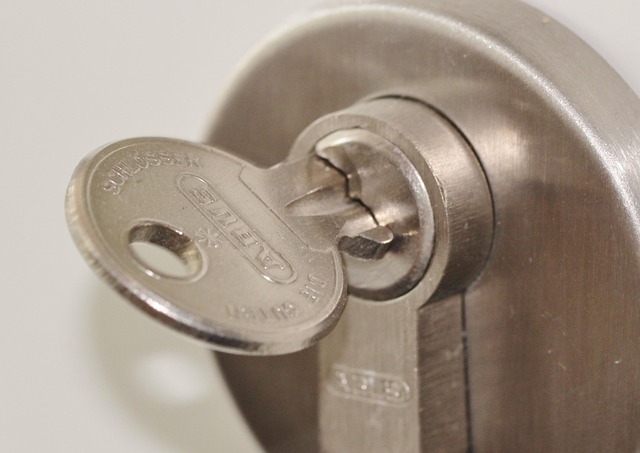 house-door-lock-home-security-home-lock-640x480-19715811.jpeg