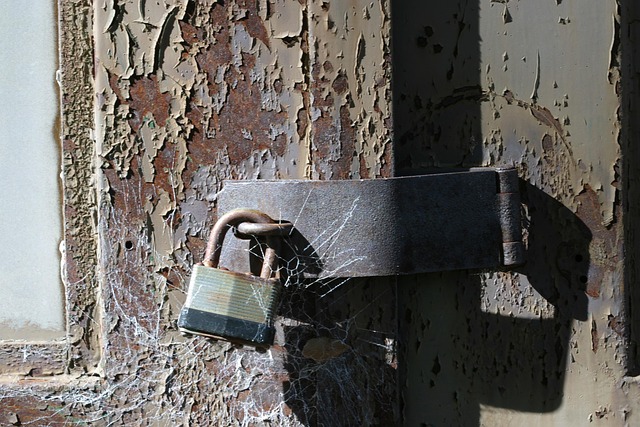 house-door-lock-home-security-home-lock-640x480-30208845.jpeg