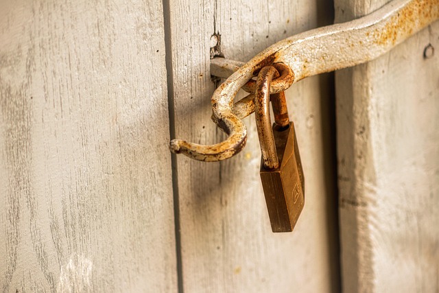 house-door-lock-home-security-home-lock-640x480-40085526.jpeg
