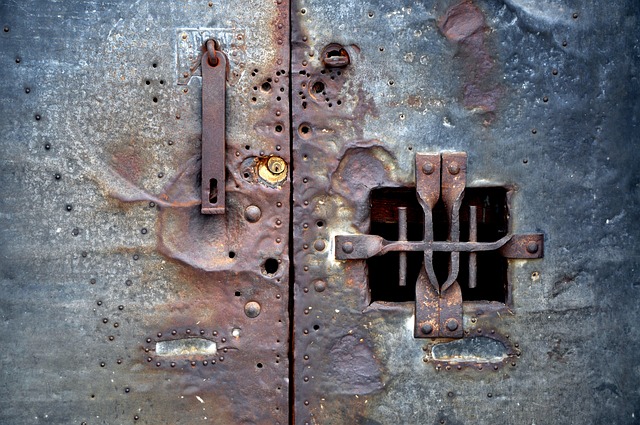 house-door-lock-home-security-home-lock-640x480-50717311.jpeg