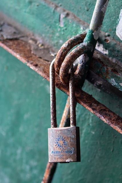 house-door-lock-home-security-home-lock-640x480-75235369.jpeg