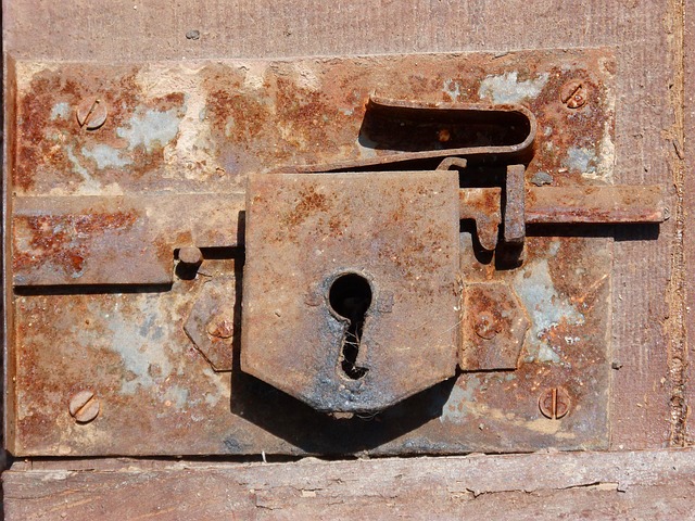 house-door-lock-home-security-home-lock-640x480-94894509.jpeg
