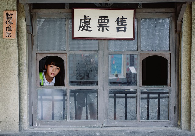 house-window-window-640x480-53186729.jpeg
