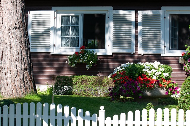 house-window-window-640x480-68163413.jpeg
