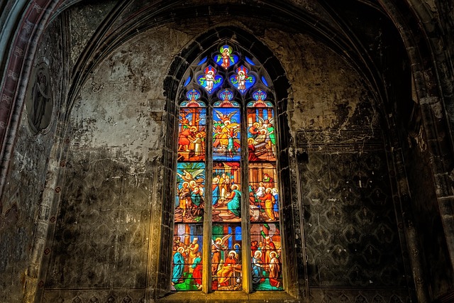 house-window-window-640x480-76306737.jpeg