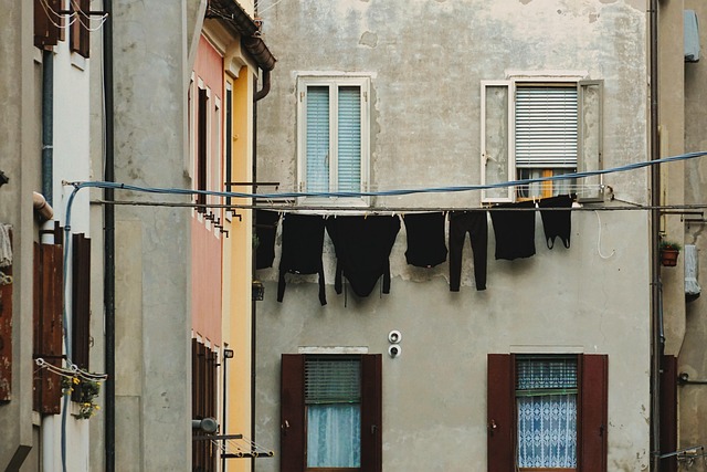 house-window-window-640x480-99959188.jpeg