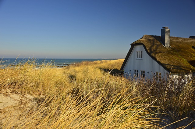 house-window-window-house-640x480-19175062.jpeg