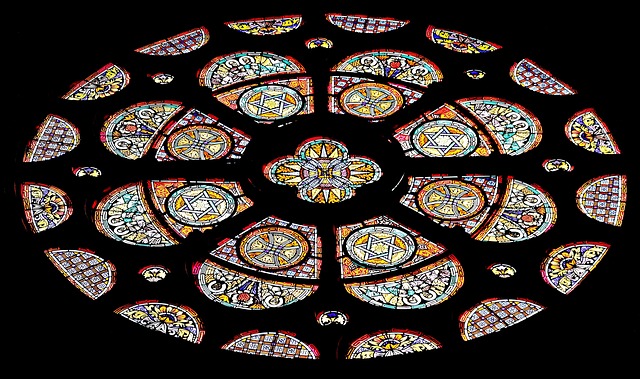 house-window-window-window-frame-modern-640x480-83785512.jpeg