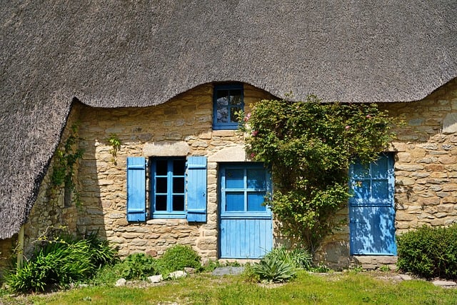 house-window-window-window-lock-closed-w-640x480-76045137.jpeg