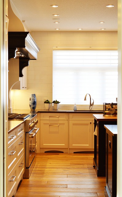 Revolutionizing Kitchen Cabins: Bold Hardware, Pull-Out Spray Faucets, and Customization