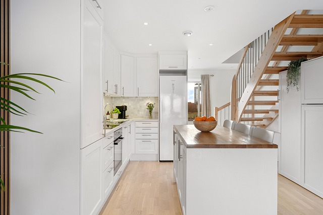 kitchen-kitchen-floor-640x480-37204077.jpeg