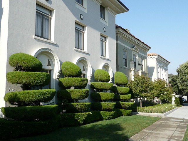 landscaping-640x480-47530318.jpeg