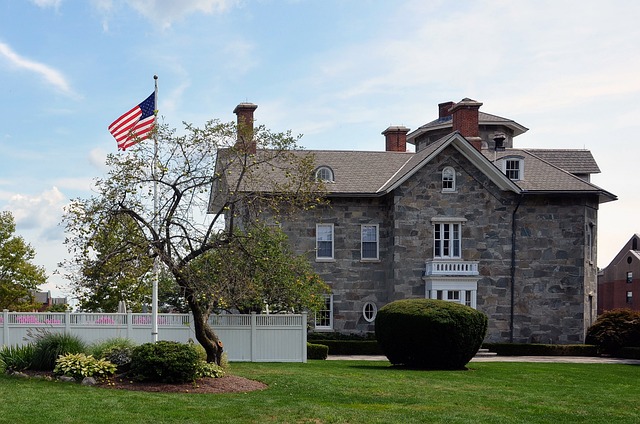 landscaping-640x480-49823435.jpeg