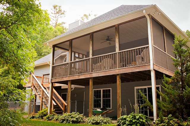 landscaping-backyard-garden-640x480-64321707.jpeg