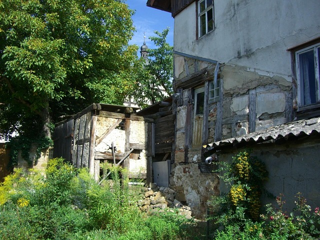 landscaping-backyard-garden-640x480-92859198.jpeg