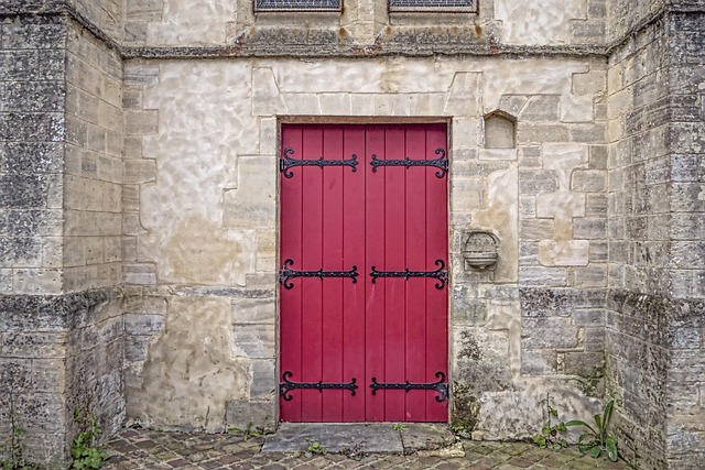 metal-door-metal-gate-640x480-36084239.jpeg