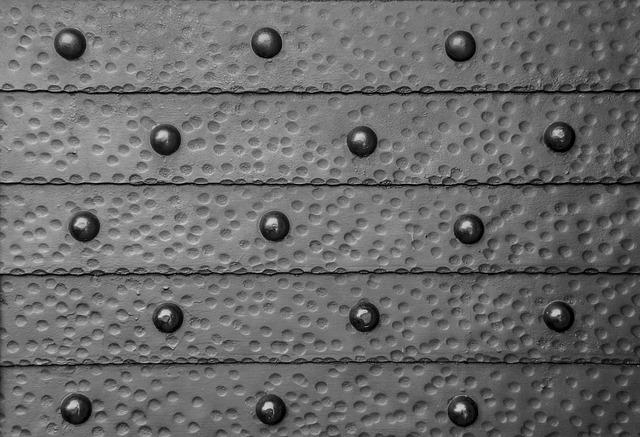 metal-door-metal-gate-640x480-53067049.jpeg
