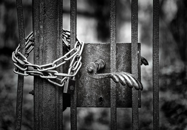 metal-door-metal-gate-metal-windows-meta-640x480-69925025.jpeg