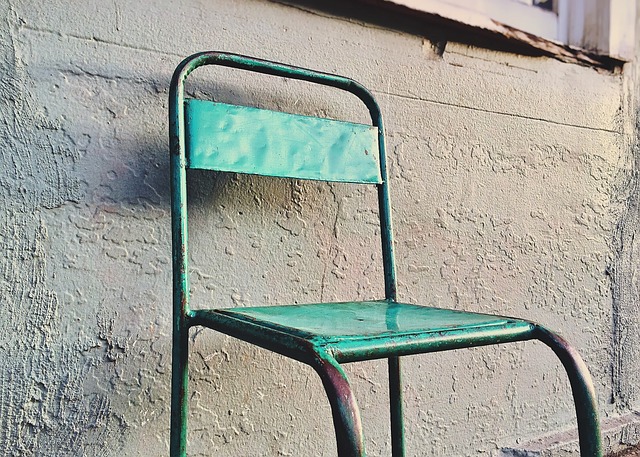 metal-furniture-640x480-69755181.jpeg
