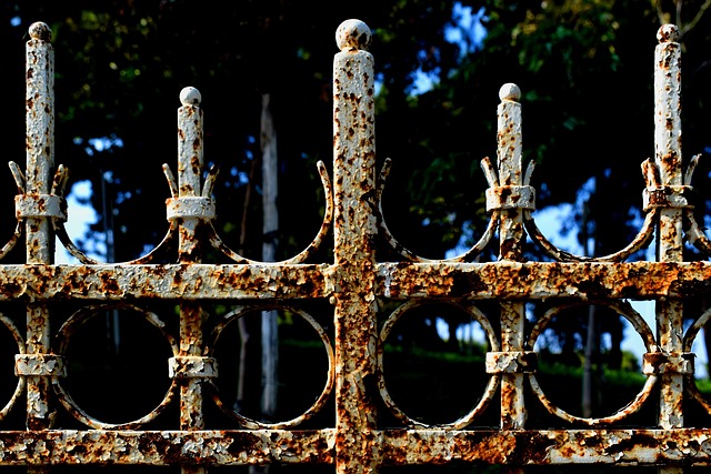 metal gate