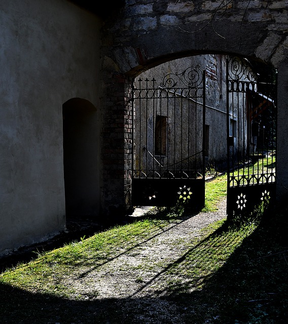 metal gate