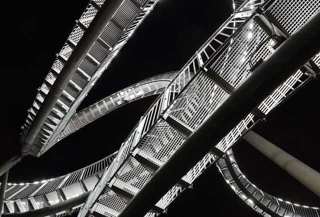 metal-sculpture-640x480-74953913.jpeg