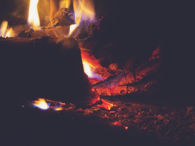 outdoor-fireplace-640x480-26006305.jpeg