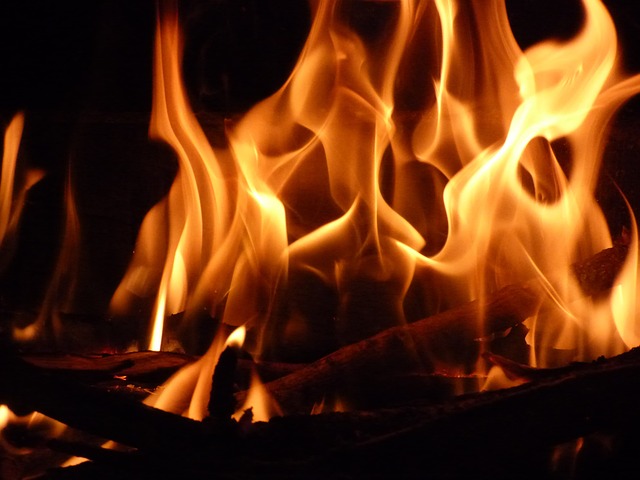 outdoor-fireplace-640x480-33116111.jpeg