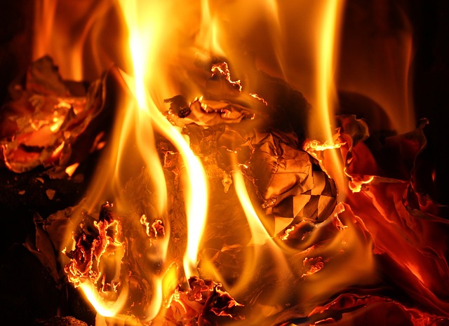 outdoor-fireplace-640x480-58426179.jpeg
