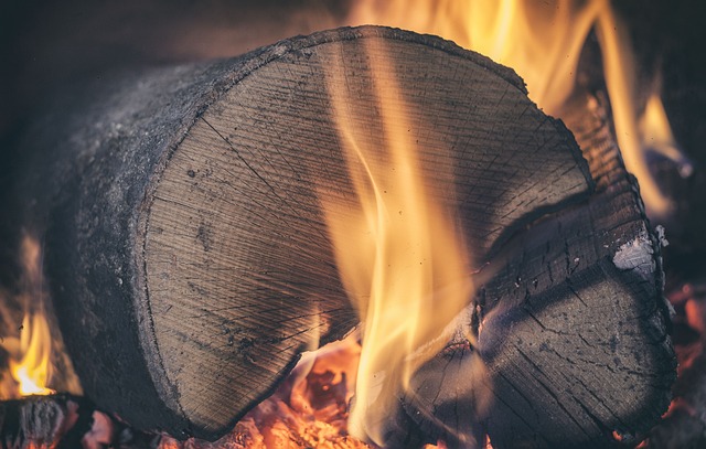 outdoor-fireplace-640x480-83531062.jpeg