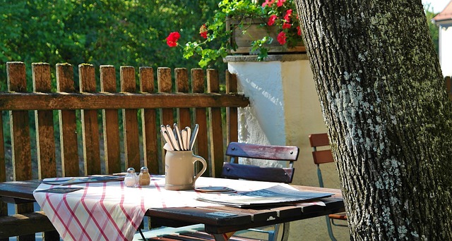 outdoor seating, outdoor seat