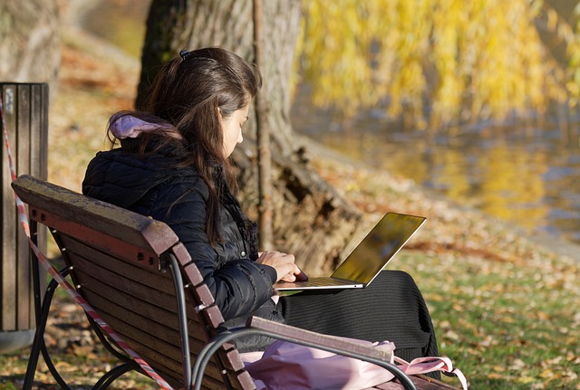 outdoor seating, outdoor seat