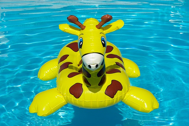 pool-deck-pool-surround-pool-swimming-po-640x480-31091959.jpeg