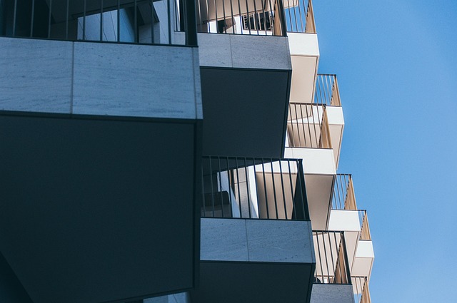 railing-640x480-32947870.jpeg