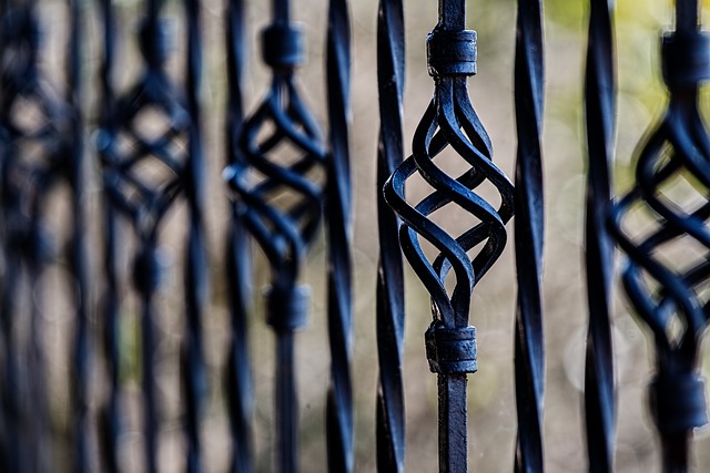 railing-640x480-41391277.jpeg