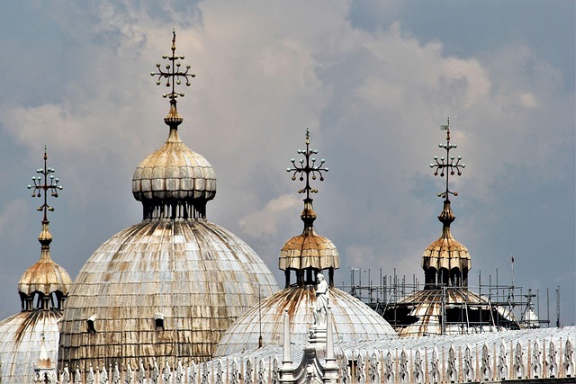 roof-640x480-71513350.jpeg