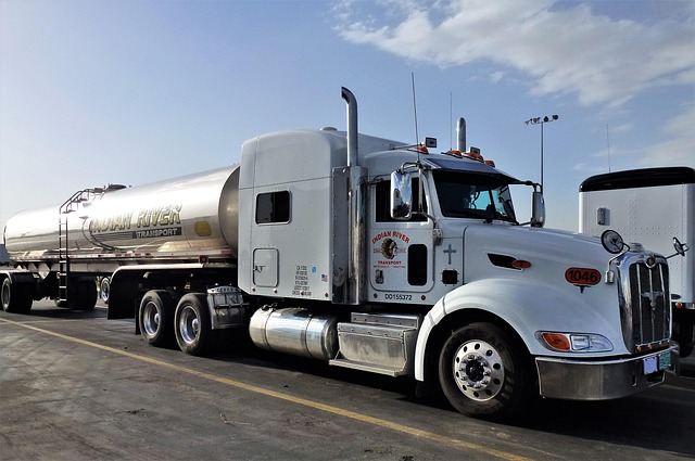 truck-trucking-truck-driver-640x480-35296899.jpeg