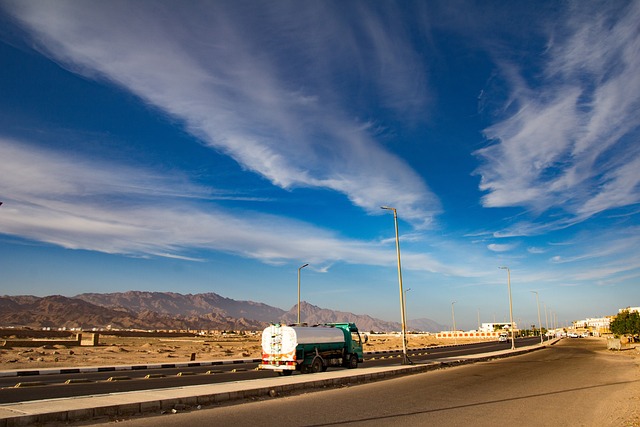 truck-trucking-truck-driver-640x480-82728390.jpeg